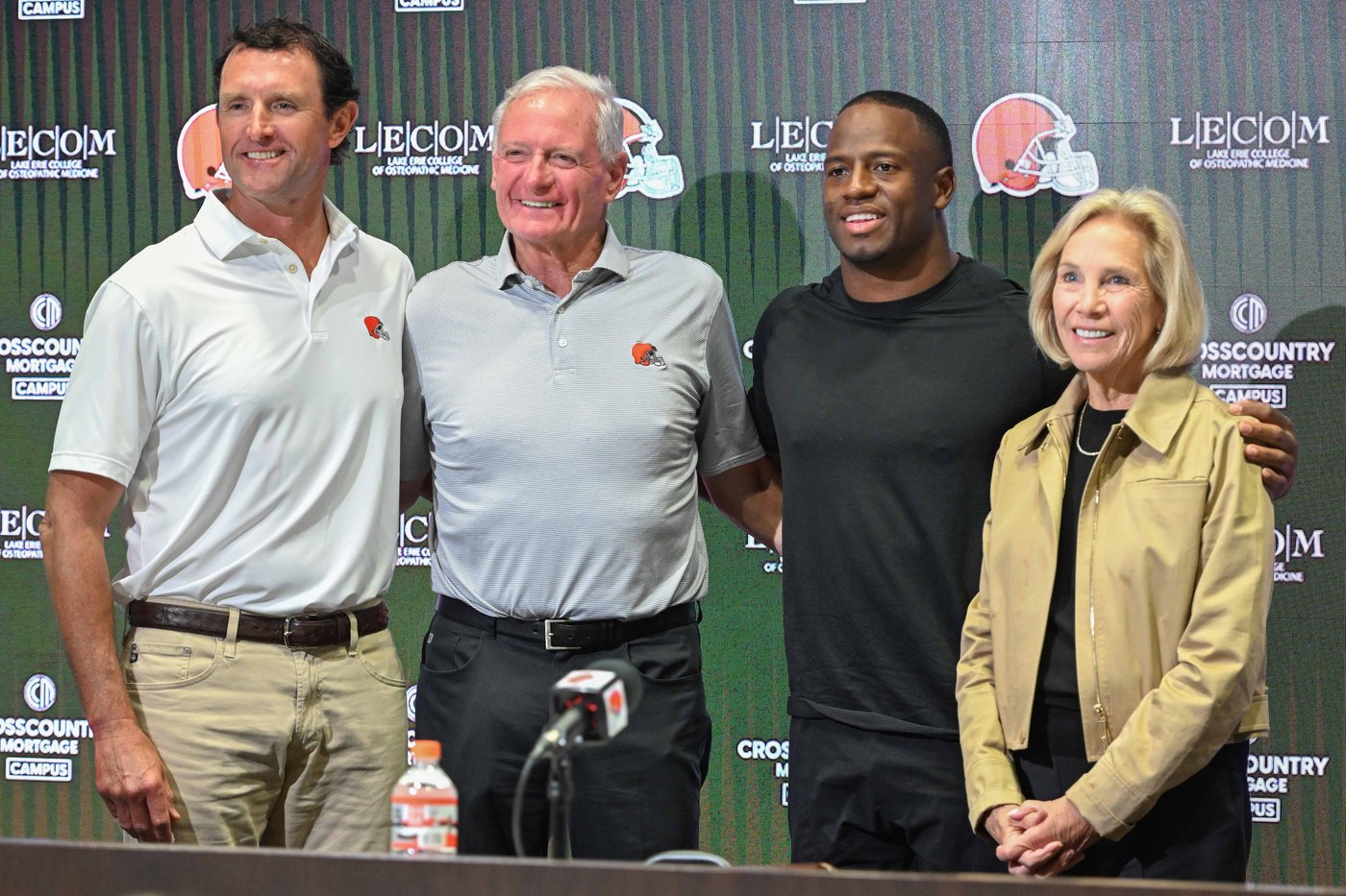 Nick Chubb runs full circle and retires with Browns, who sign beloved running back to 1-day contract | iNFOnews.ca