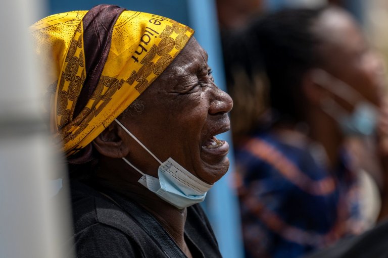 Residents burn an Ebola center in Congo as fear and anger grow over the outbreak | iNFOnews.ca