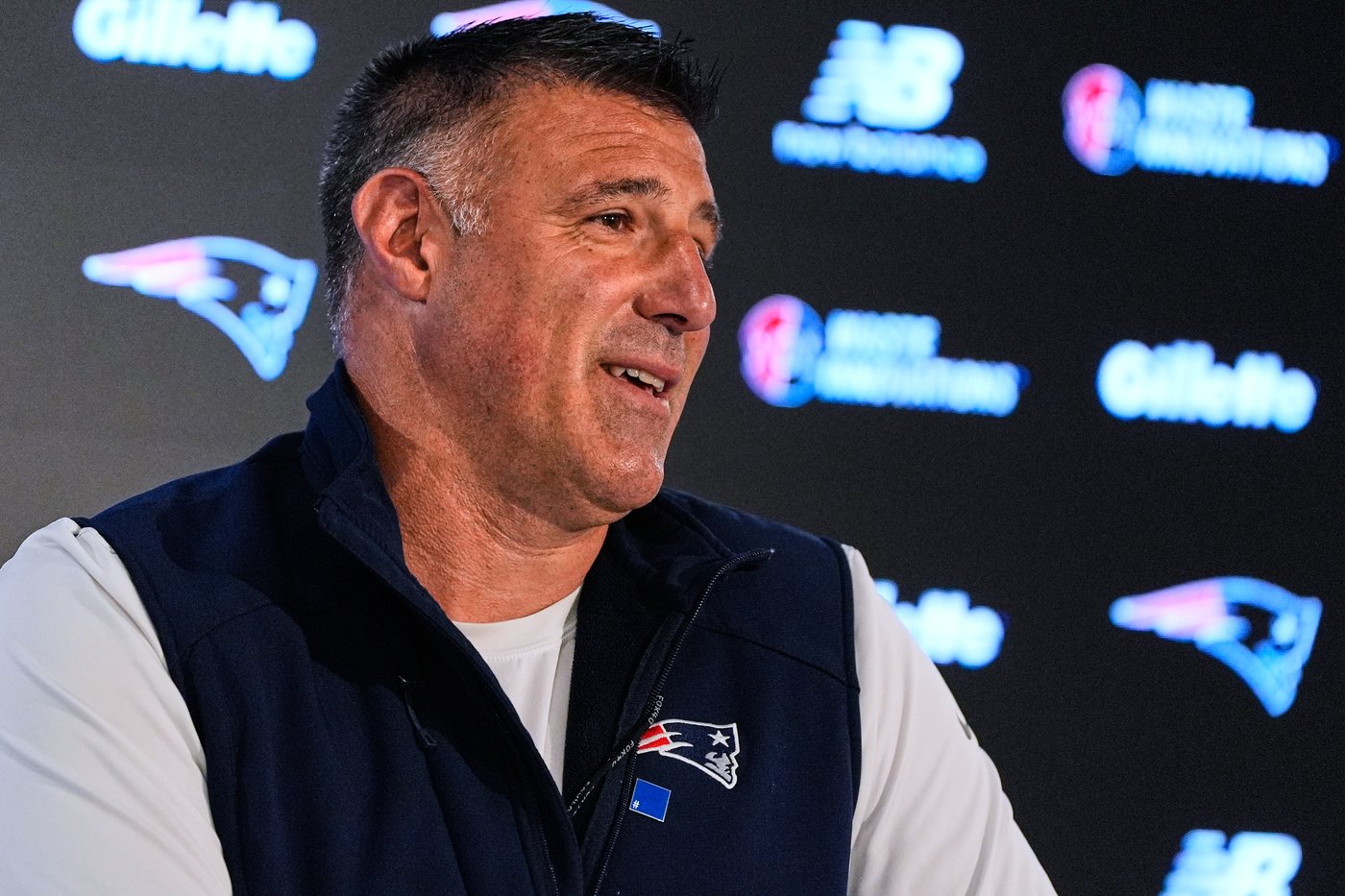 Patriots coach Mike Vrabel focused on spring workouts after missing final day of draft last month | iNFOnews.ca