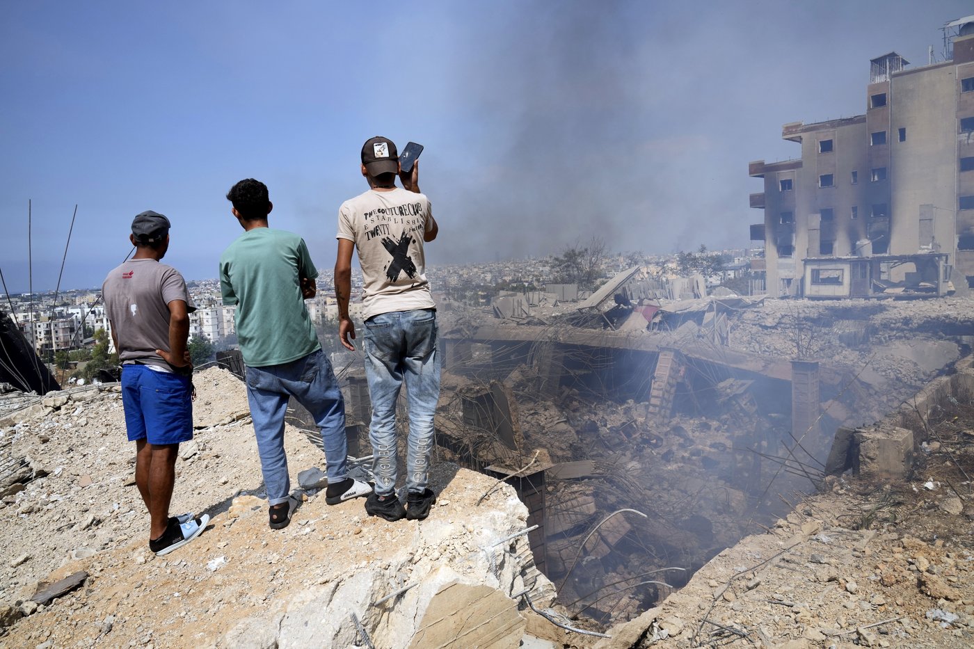 Hundreds of fleeing families sleep on beaches and streets after Israel's strikes shake Beirut | iNFOnews.ca