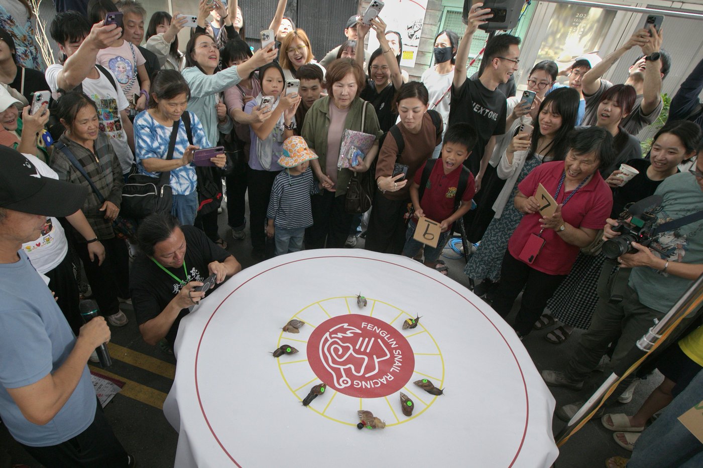A Taiwanese town embraces a slow pace of life through a snail race | iNFOnews.ca A Taiwanese town embraces a slow pace of life through a snail race | iNFOnews.ca
