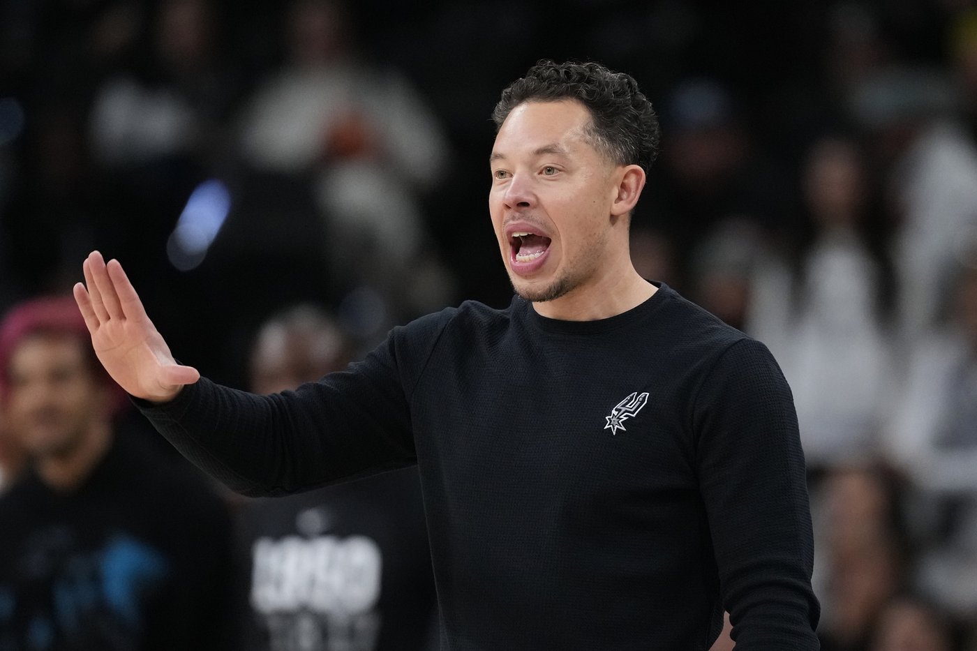 Spurs win in return home to San Antonio delayed by snow, mechanical issues | iNFOnews.ca Spurs win in return home to San Antonio delayed by snow, mechanical issues | iNFOnews.ca
