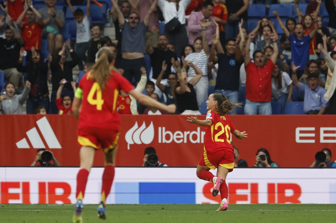 Clàudia Pina scores twice as Spain beats England 2-1 in Nations League | iNFOnews.ca Clàudia Pina scores twice as Spain beats England 2-1 in Nations League | iNFOnews.ca