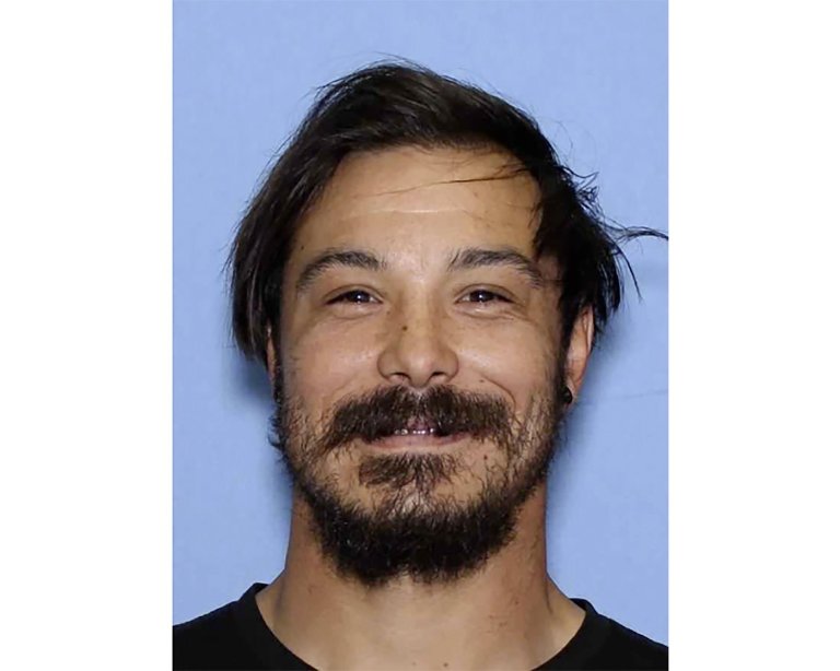 Officials find remains they believe are Travis Decker, wanted in killings of his 3 young daughters | iNFOnews.ca