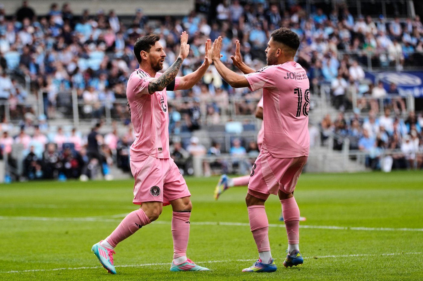 Longtime Lionel Messi teammate Jordi Alba says he's staying with Inter Miami through 2027 | iNFOnews.ca