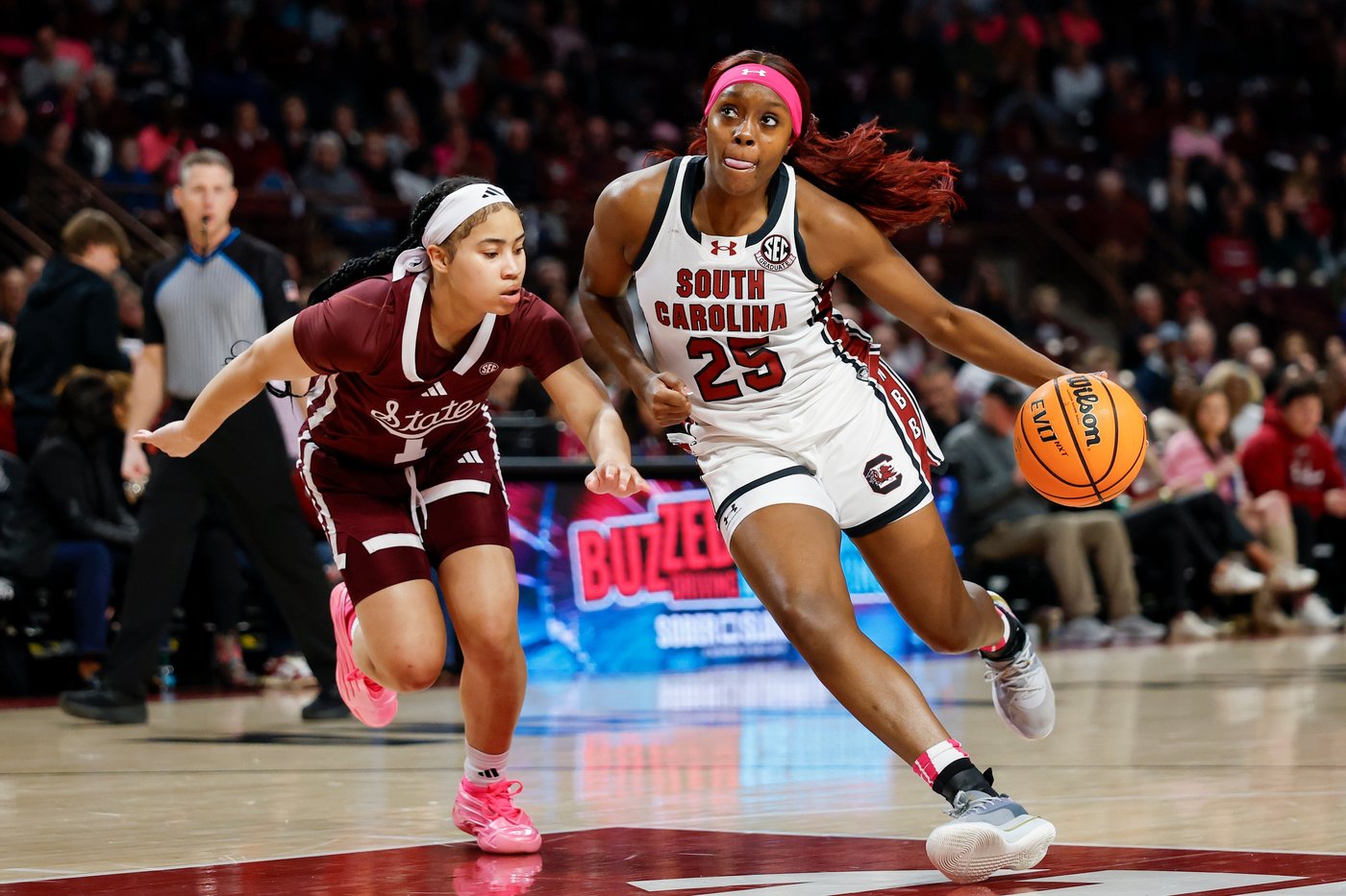 Edwards scores 21, surpasses 1,000 career points in No. 3 South Carolina's 88-45 win over Bulldogs | iNFOnews.ca