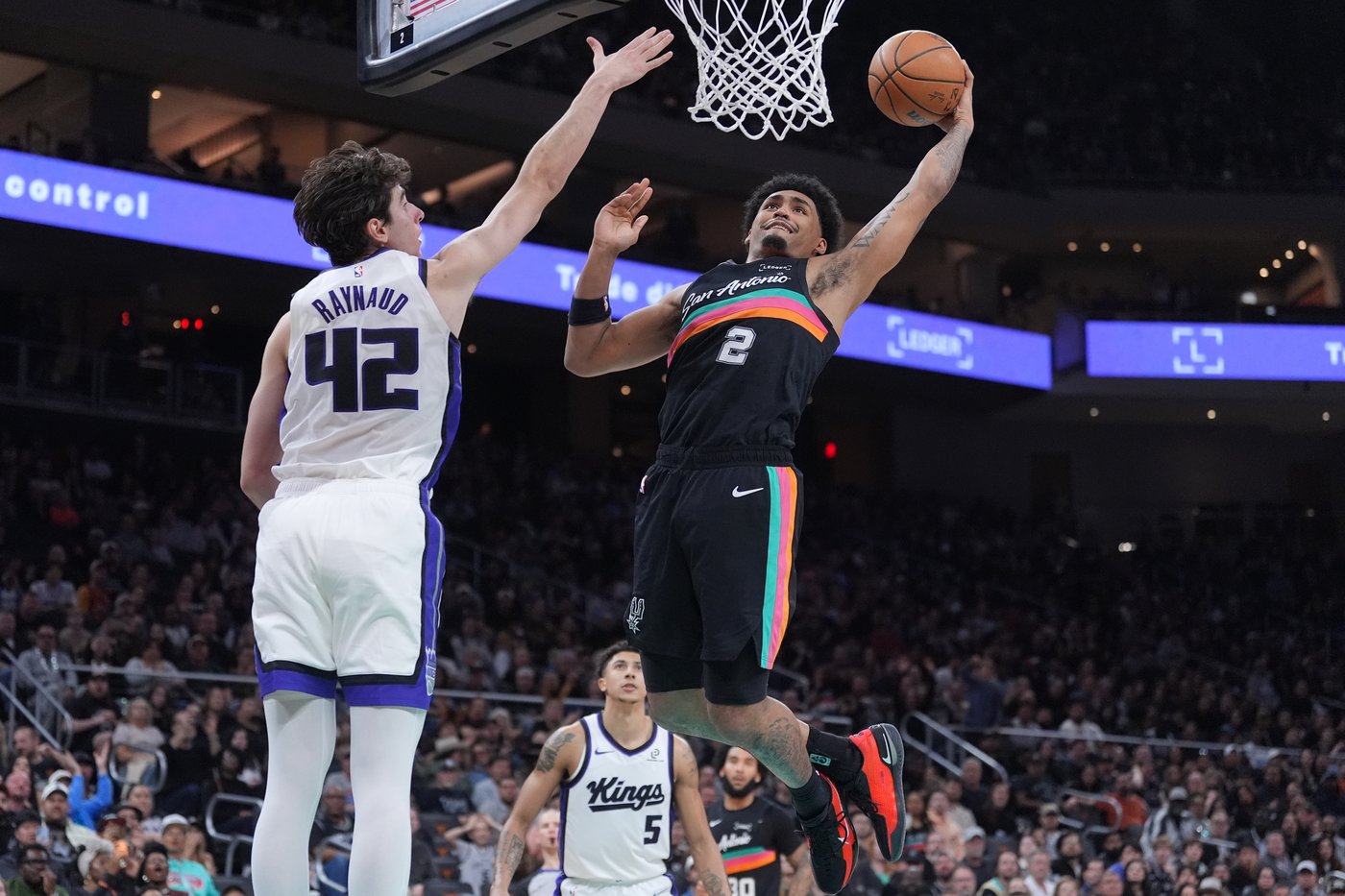 Wembanyama has 28 points, 15 rebounds to lead Spurs to eighth straight win, 139-122 over Kings | iNFOnews.ca