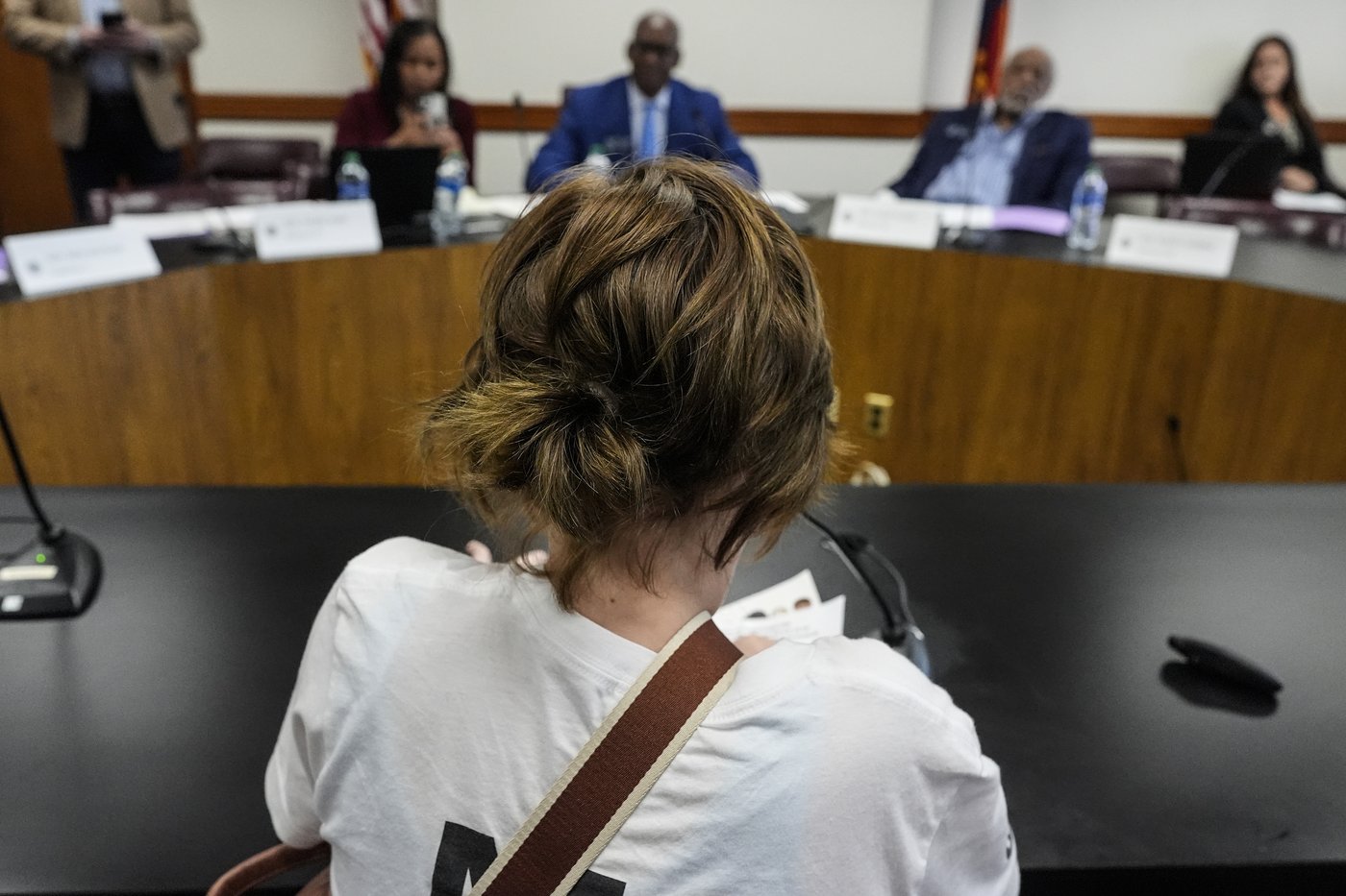 Young students protest against gun violence at Georgia Senate meeting | iNFOnews.ca