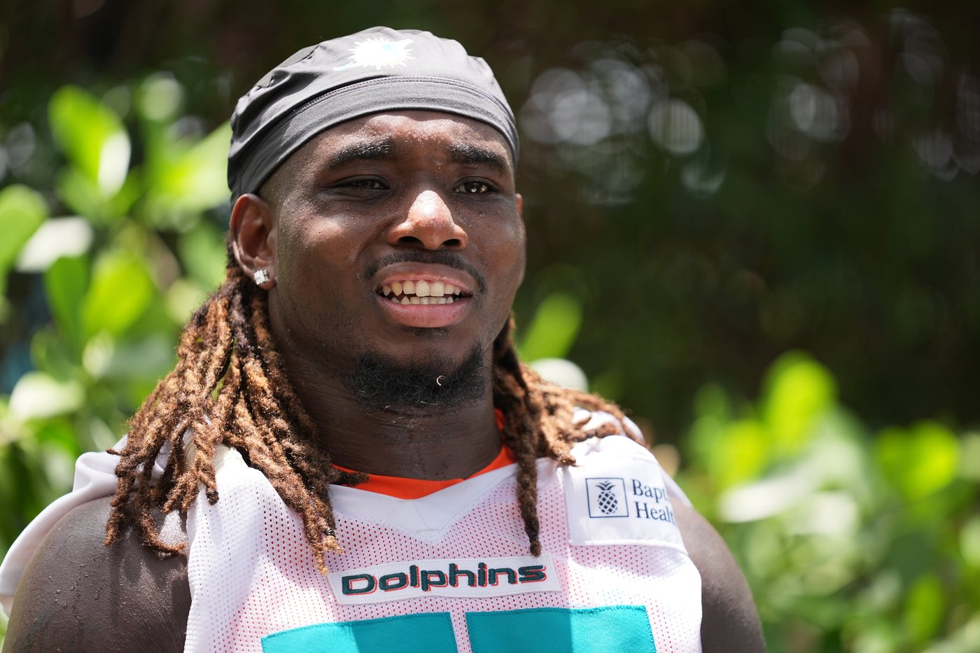 Dolphins agree to a 3-year extension with center Aaron Brewer, AP source says | iNFOnews.ca Dolphins agree to a 3-year extension with center Aaron Brewer, AP source says | iNFOnews.ca