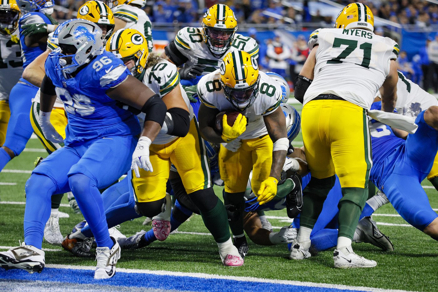 Packers are swept by rival Lions after defense can't come up with a big play | iNFOnews.ca