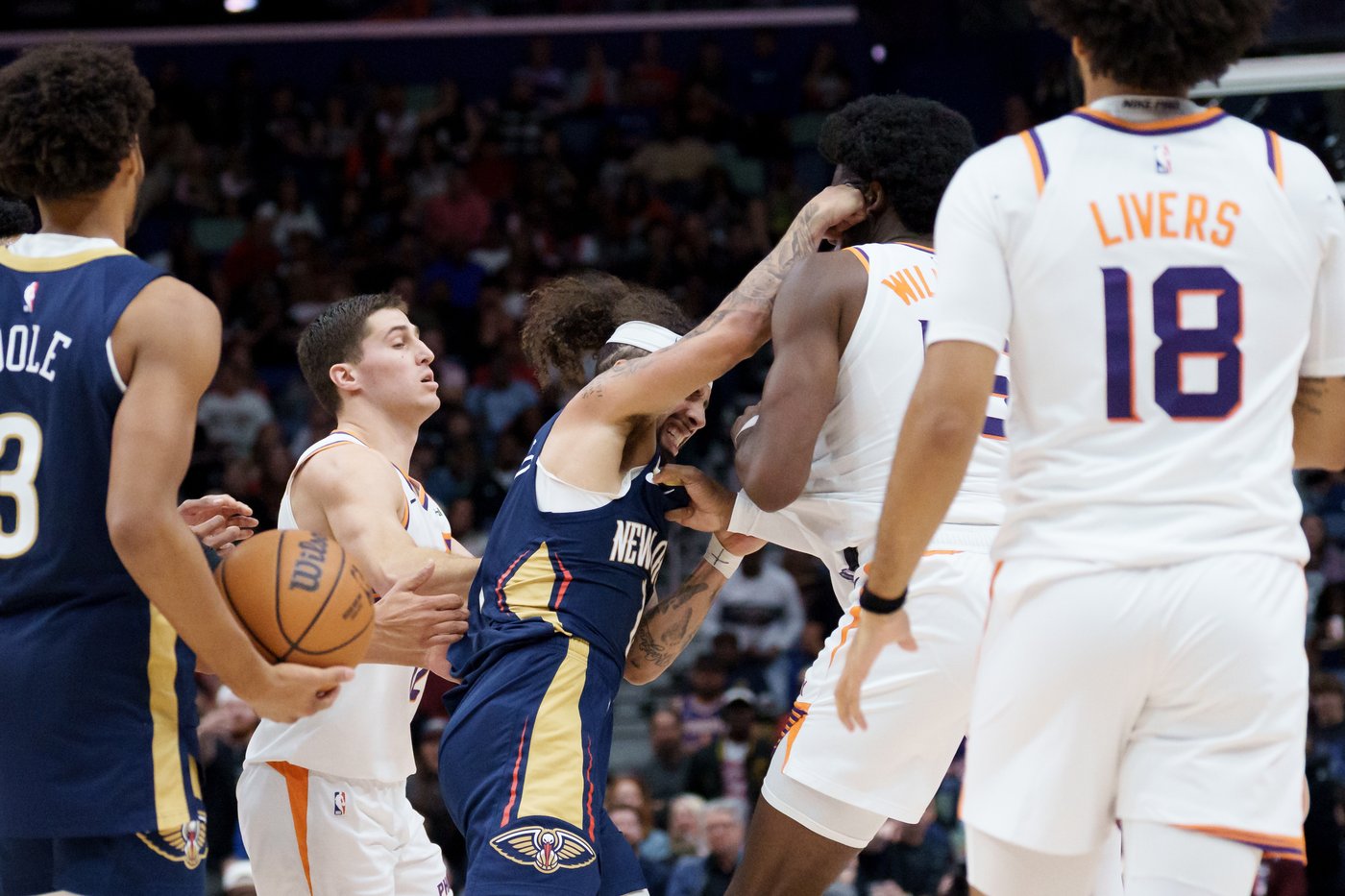 Pelicans guard Jose Alvarado and Suns center Mark Williams ejected after fight | iNFOnews.ca Pelicans guard Jose Alvarado and Suns center Mark Williams ejected after fight | iNFOnews.ca