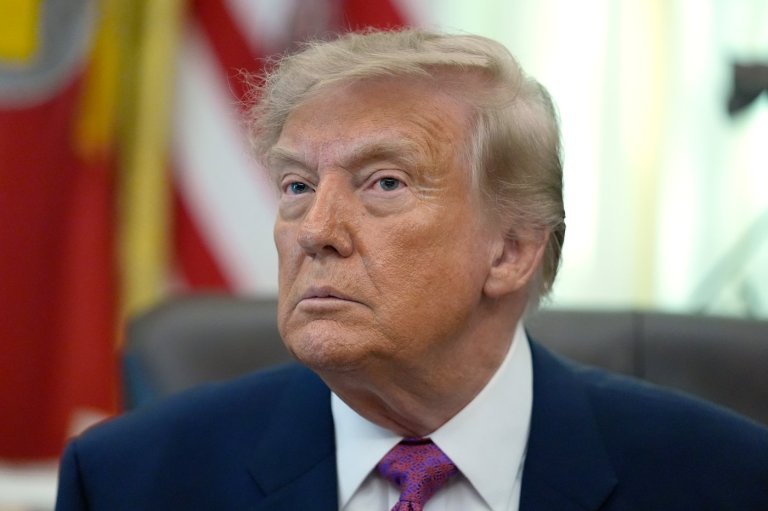 Trump signs order renaming Lake Ontario as 'Lake America' in the United States | iNFOnews.ca