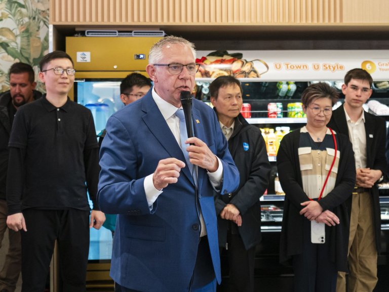 B.C. party leaders make campaign stop at Vancouver trade board ahead of election | iNFOnews.ca