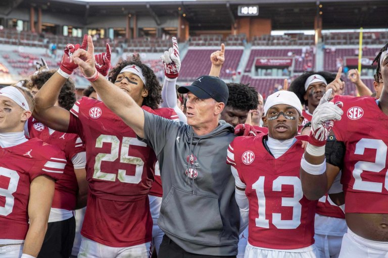 Oklahoma coach Brent Venables leads Sooners to No. 6 ranking after team finished 6-7 last year | iNFOnews.ca