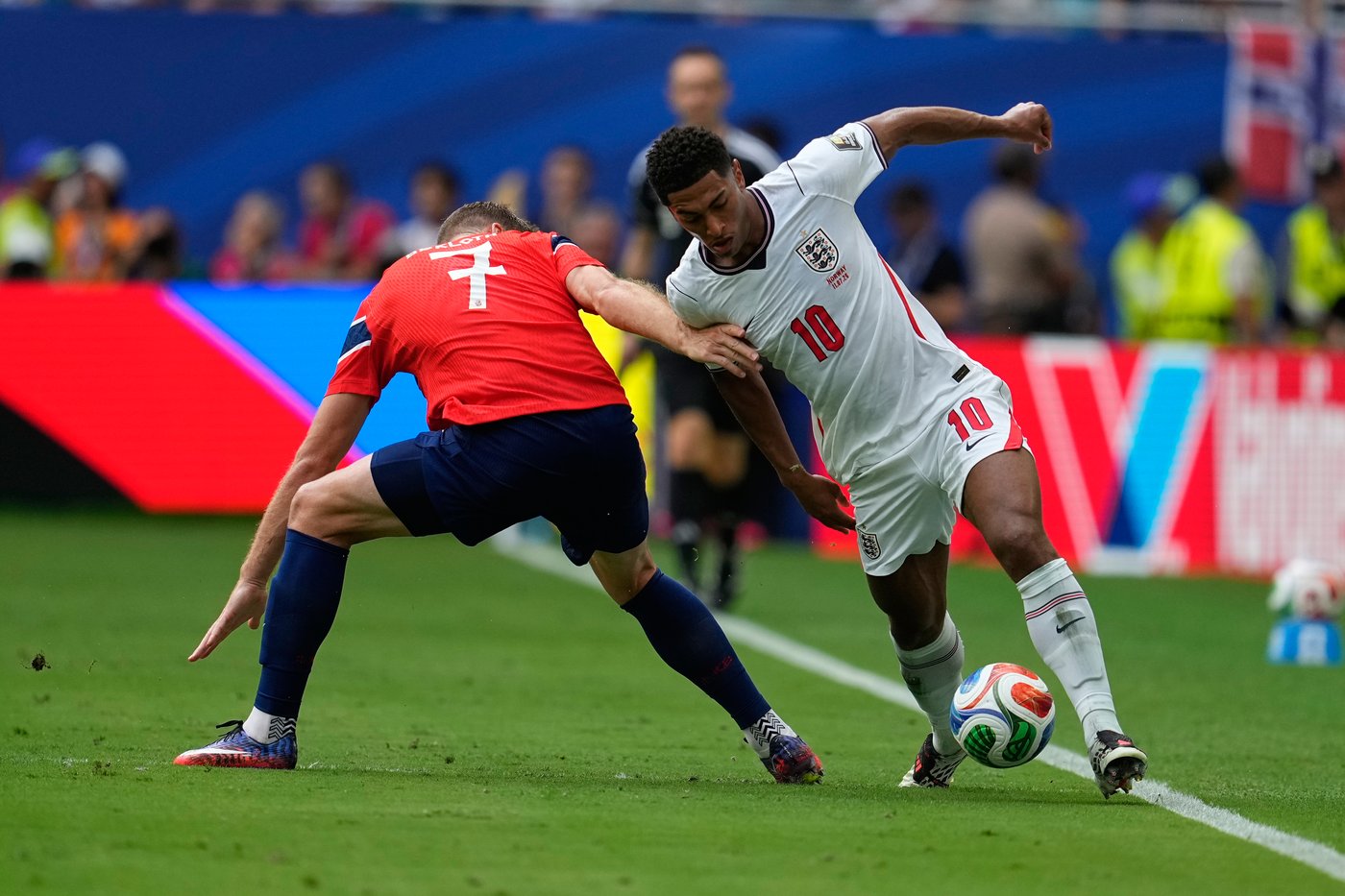 England scores in World Cup match with Norway after ball appears to hit camera cable over field | iNFOnews.ca England scores in World Cup match with Norway after ball appears to hit camera cable over field | iNFOnews.ca