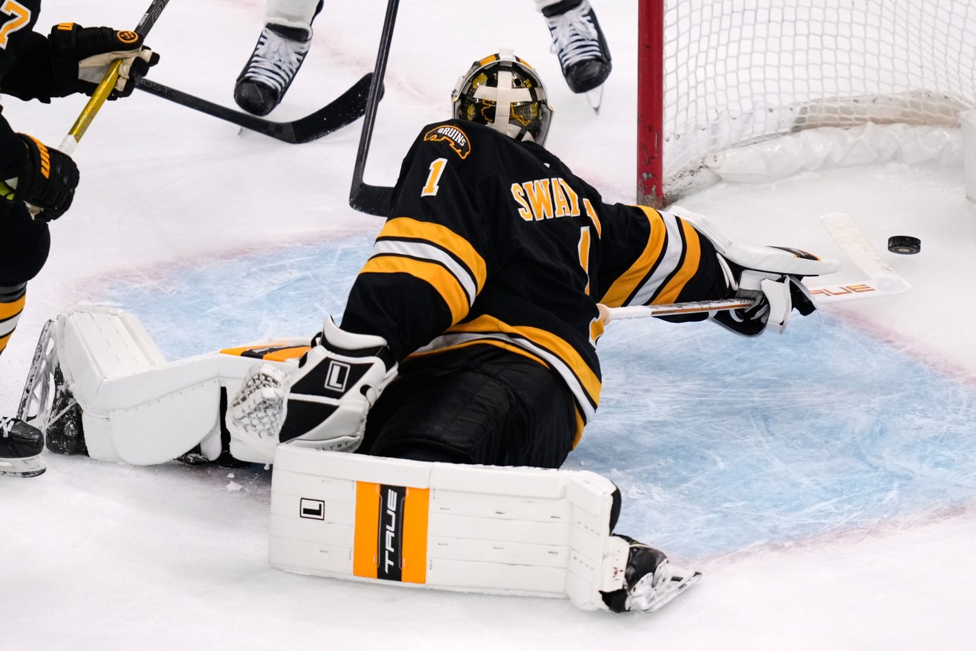 Sharks beat Bruins 4-2, snapping Boston’s 13-game home winning streak | iNFOnews.ca