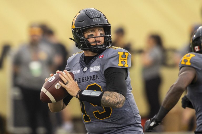 Veteran quarterbacks Collaros, Mitchell both knocked out of Hamilton-Winnipeg game | iNFOnews.ca