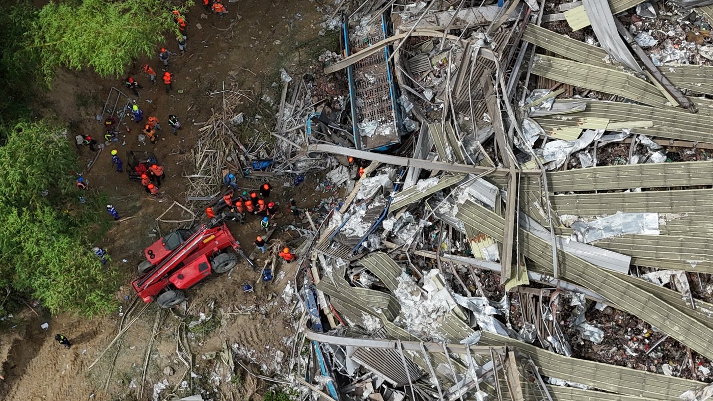 Photos show aftermath of avalanche of garbage at a Philippines landfill | iNFOnews.ca