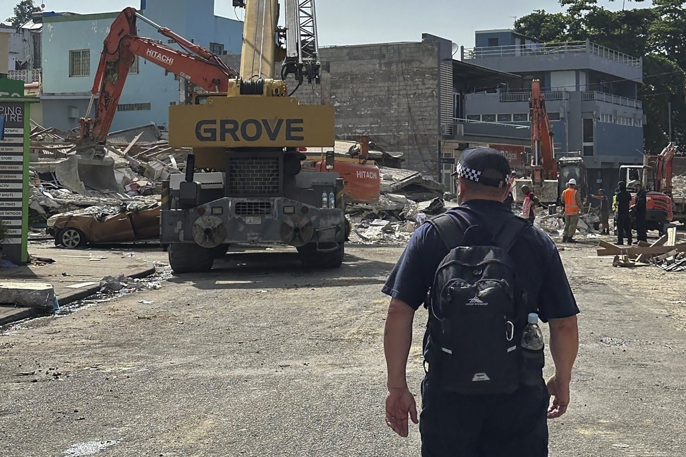 Number of dead and missing still unclear as first aid arrives in quake-hit Pacific nation of Vanuatu | iNFOnews.ca Number of dead and missing still unclear as first aid arrives in quake-hit Pacific nation of Vanuatu | iNFOnews.ca