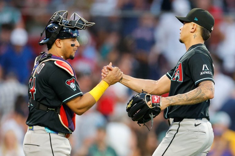 Nolan Arenado's broken-bat bloop in 10th sparks Diamondbacks to 7-6 win over Red Sox | iNFOnews.ca