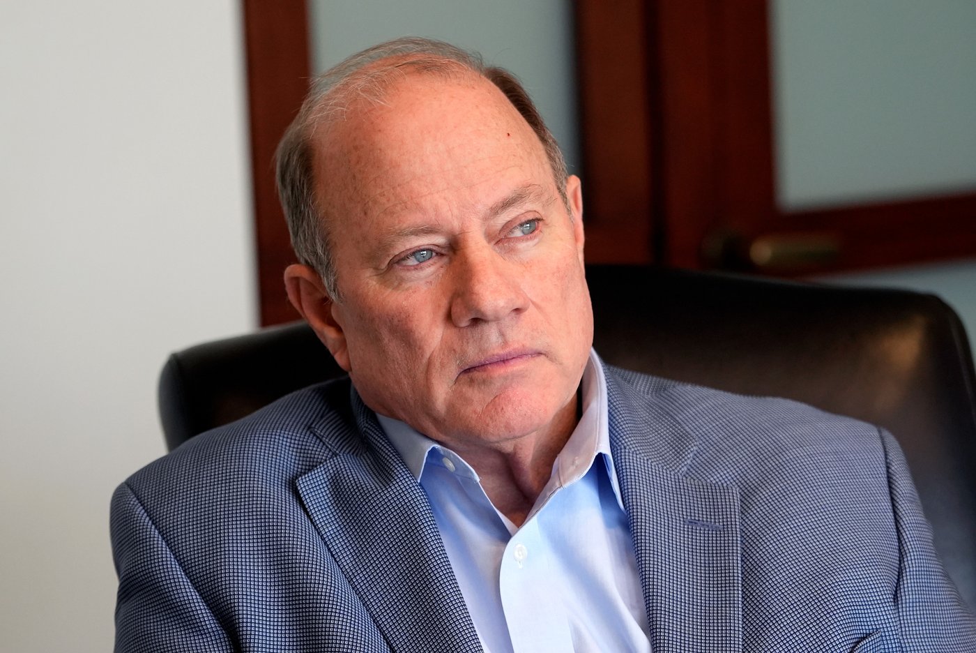 Former Detroit Mayor Duggan cites toxic political climate, suspending his run for Michigan governor | iNFOnews.ca
