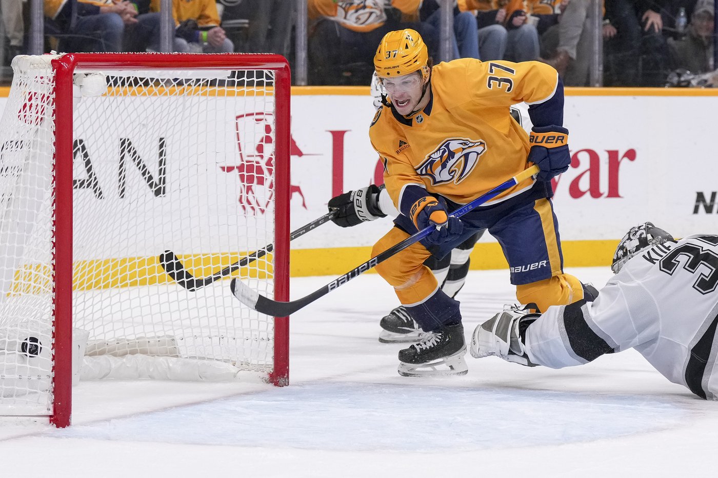 NHL roundup: Blankenburg plays OT hero as Predators edge Kings 3-2 | iNFOnews.ca