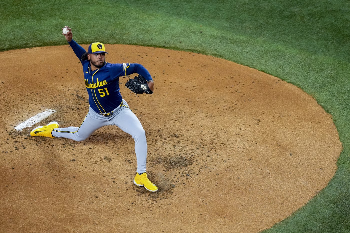 MLB-best Brewers swept in September like they were to start this season as Rangers roll | iNFOnews.ca