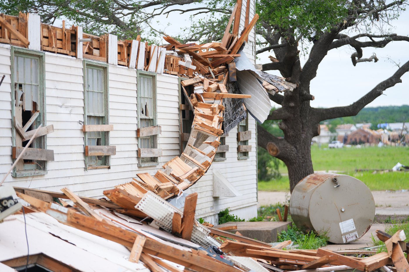 Texas tornado leaves 5 injured, buildings collapsed and homes without roofs | iNwheels Texas tornado leaves 5 injured, buildings collapsed and homes without roofs | iNwheels