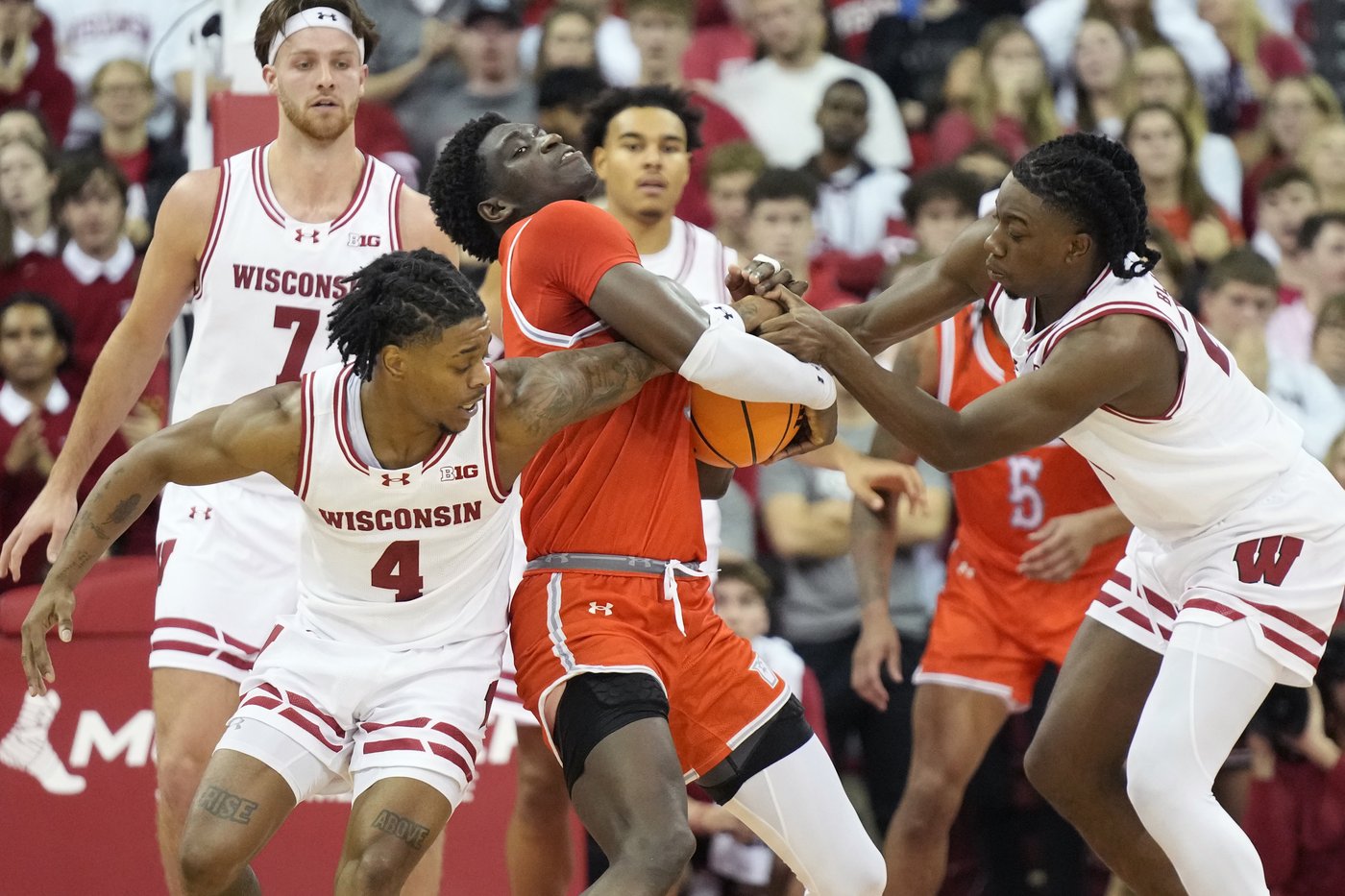 Blackwell, Tonje power No. 19 Wisconsin in an 87-84 comeback win over UT Rio Grande Valley | iNFOnews.ca