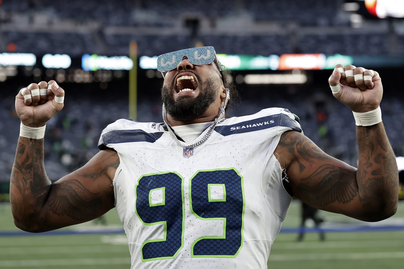 Williams' 92-yard INT return and Charbonnet's late TD run help Seahawks top Jets 26-21 | iNFOnews.ca