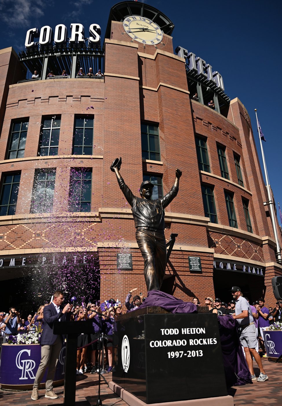 Carrigg's 2-run single in 7th lifts Rockies to 5-3 win, moving Mariners to verge of elimination | iNFOnews.ca Carrigg's 2-run single in 7th lifts Rockies to 5-3 win, moving Mariners to verge of elimination | iNFOnews.ca