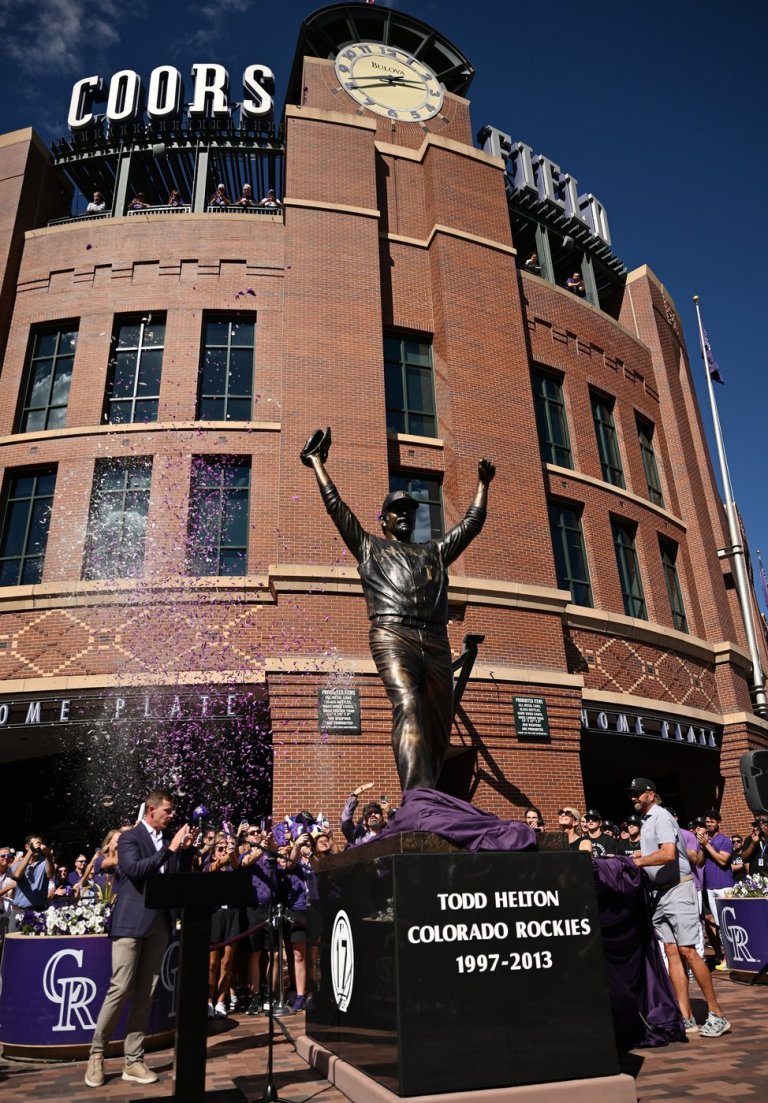 Carrigg's 2-run single in 7th lifts Rockies to 5-3 win, moving Mariners to verge of elimination | iNFOnews.ca