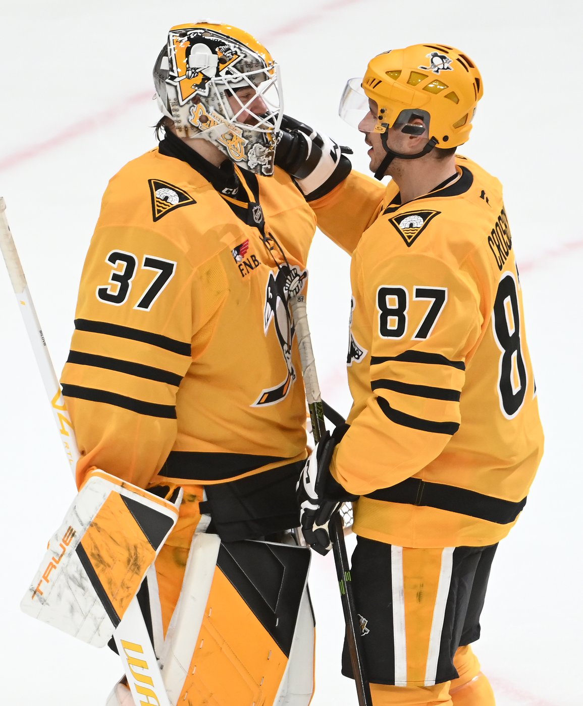 NHL's East playoff race shaken up as the Flyers rise, Red Wings fall and Islanders fire their coach | iNFOnews.ca
