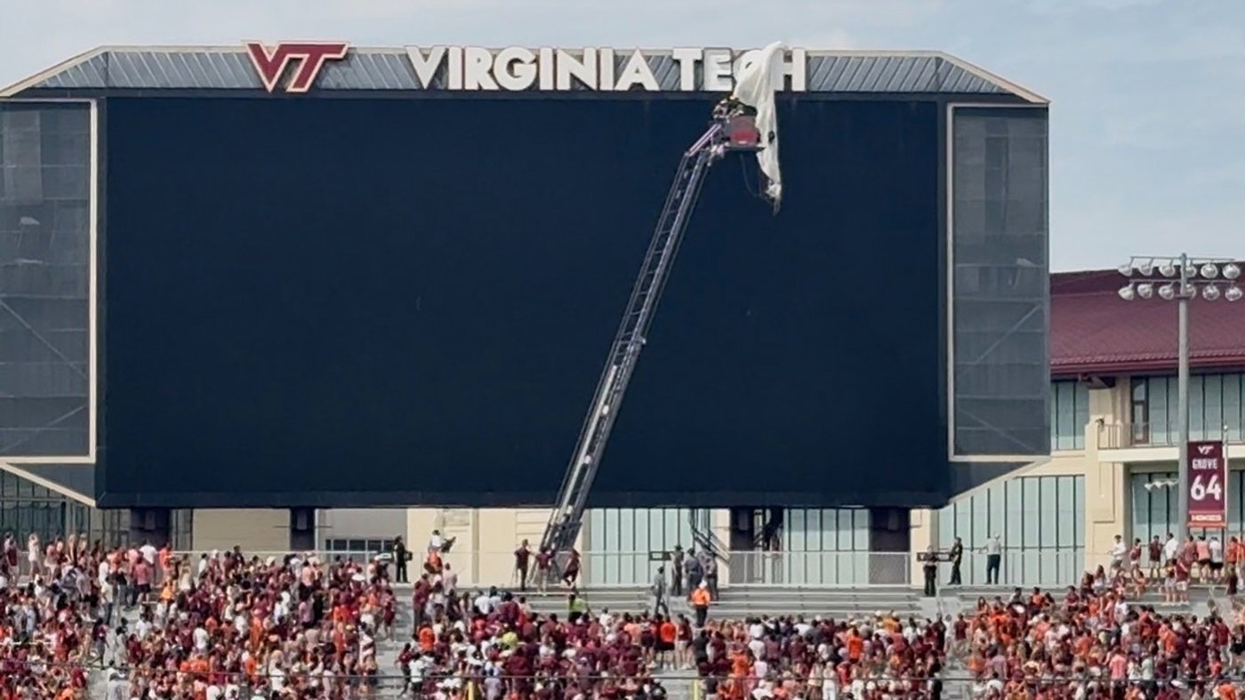 Skydiver gets rescued after crashing into scoreboard before Virginia Tech spring game | iNFOnews.ca
