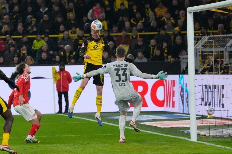 Three first-half headers put Dortmund on the way to win over Mainz | iNFOnews.ca