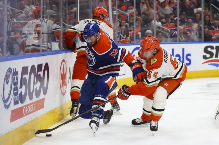 Oilers ink forward Jason Dickinson to five-year contract worth US$20 million | iNFOnews.ca