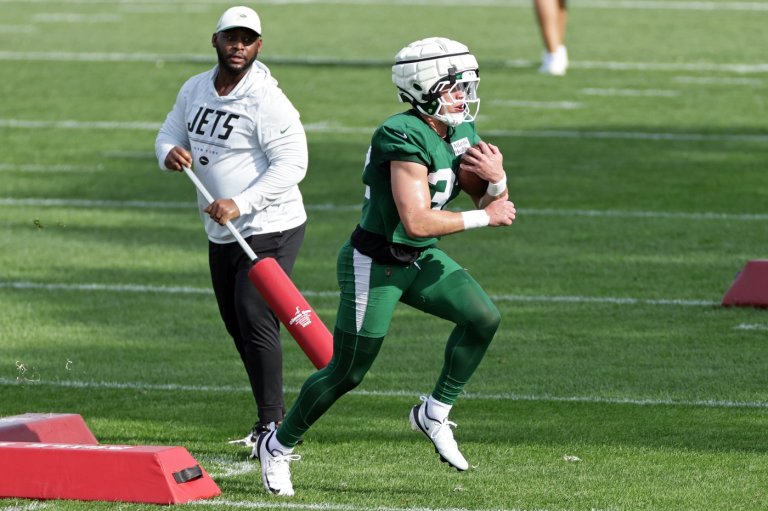 Jets running back Isaiah Davis sidelined a couple of weeks with a minor knee injury | iNFOnews.ca