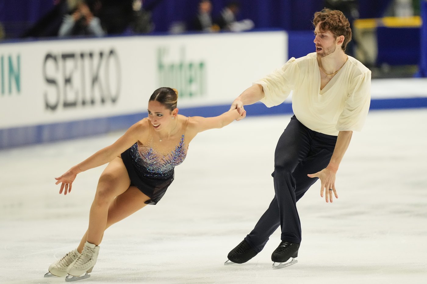 Dominant Sakamoto defends title in final NHK Trophy, books spot in Grand Prix Final | iNFOnews.ca