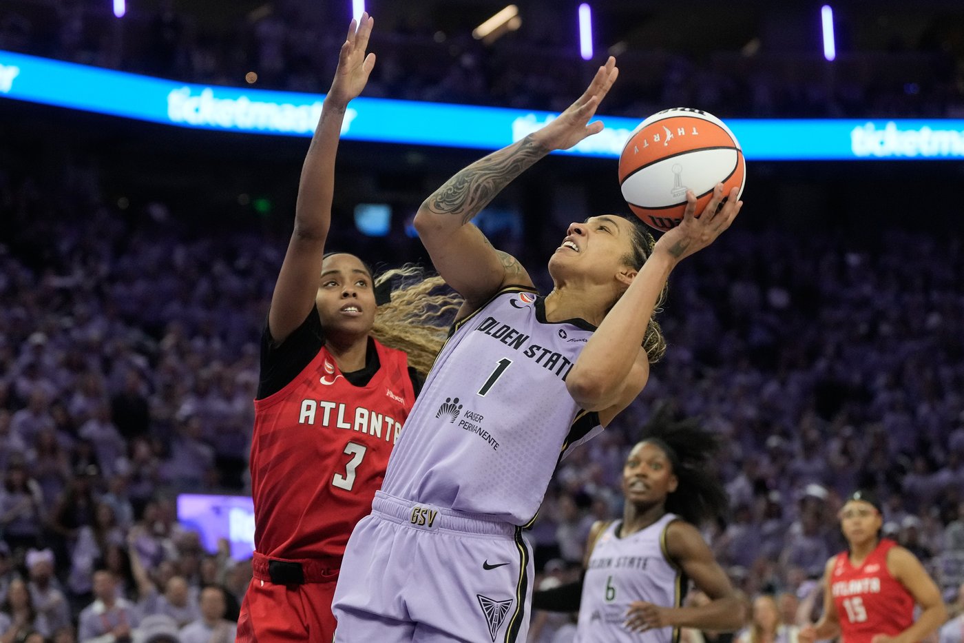 Gabby Williams scores 26 points, sends Valkyries to 68-64 Game 1 win in defensive WNBA Finals opener | iNFOnews.ca