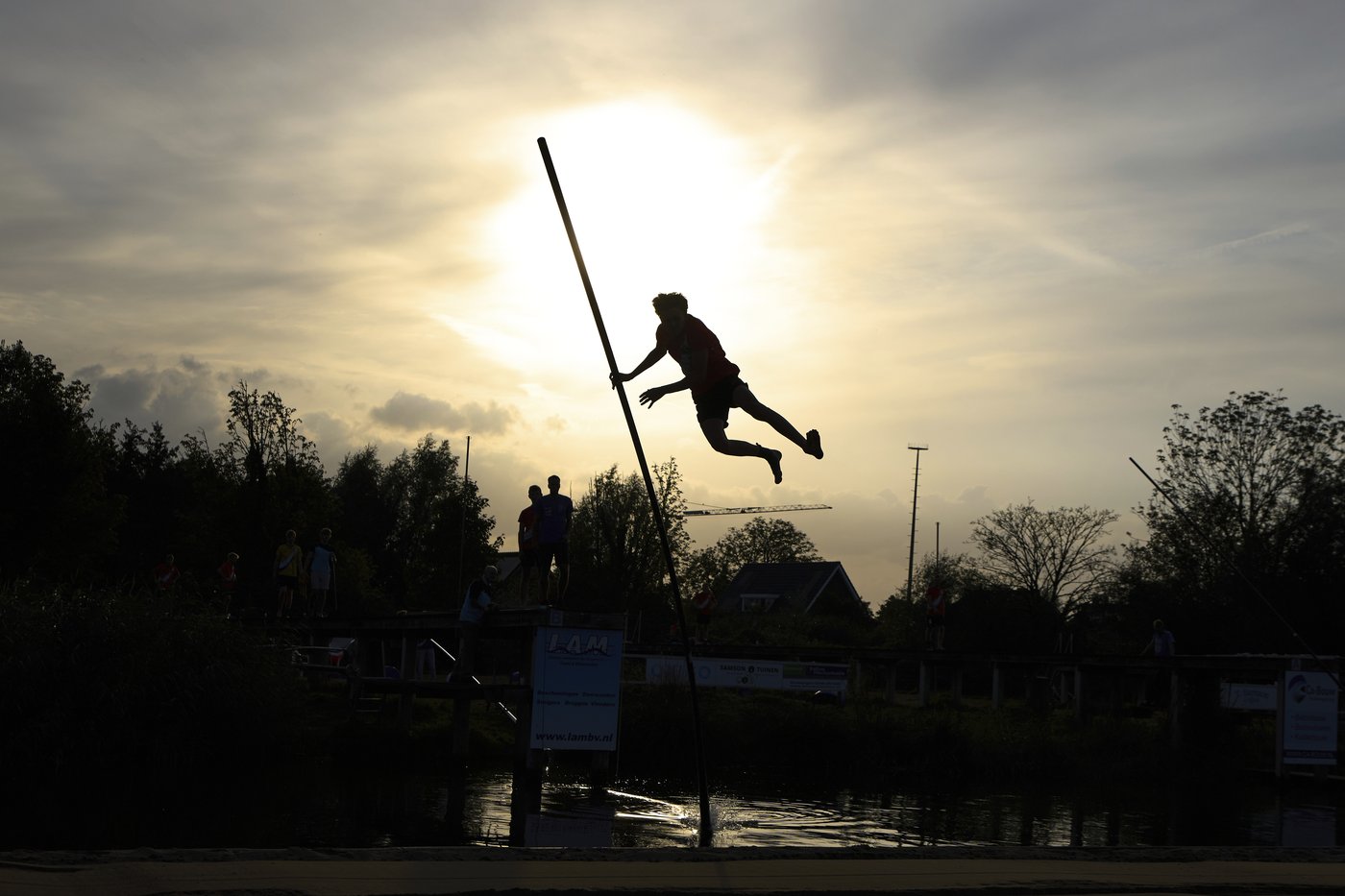 'You get to fly': Why Dutch athletes pole vault over canals | iNFOnews.ca