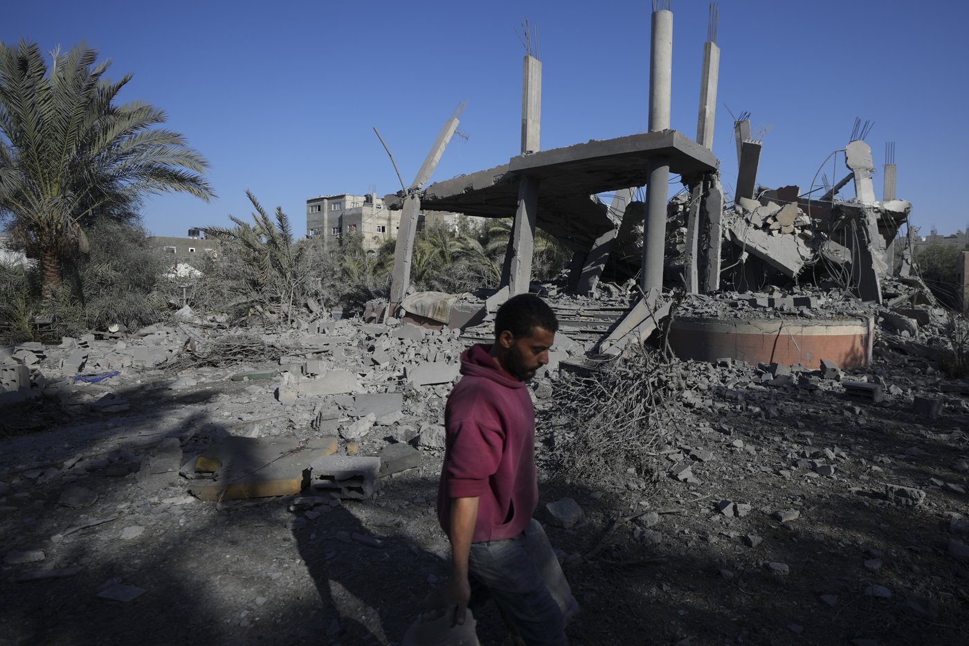 Middle East latest: An Israeli strike on a Gaza tent camp kills at least 21 people | iNFOnews.ca Middle East latest: An Israeli strike on a Gaza tent camp kills at least 21 people | iNFOnews.ca