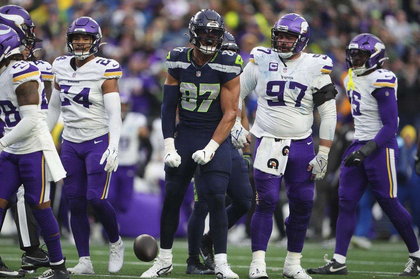Sam Darnold and Justin Jefferson lead surging Vikings past Seahawks 27-24 | iNFOnews.ca