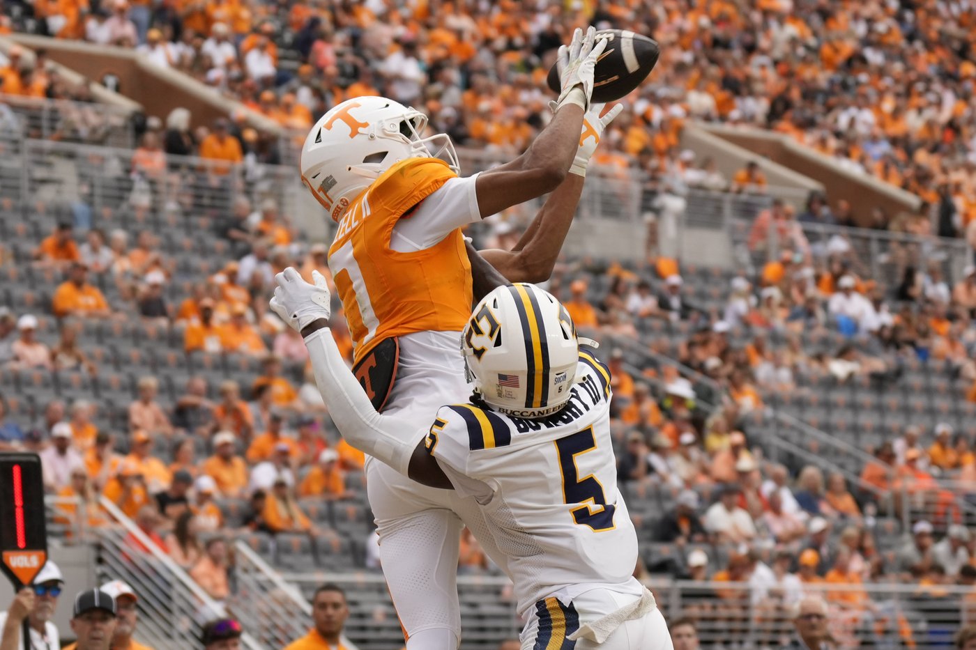 Aguilar throws for 288 yards, 2 TDs to lead No. 22 Tennessee past East Tennessee, 72-17 | iNFOnews.ca
