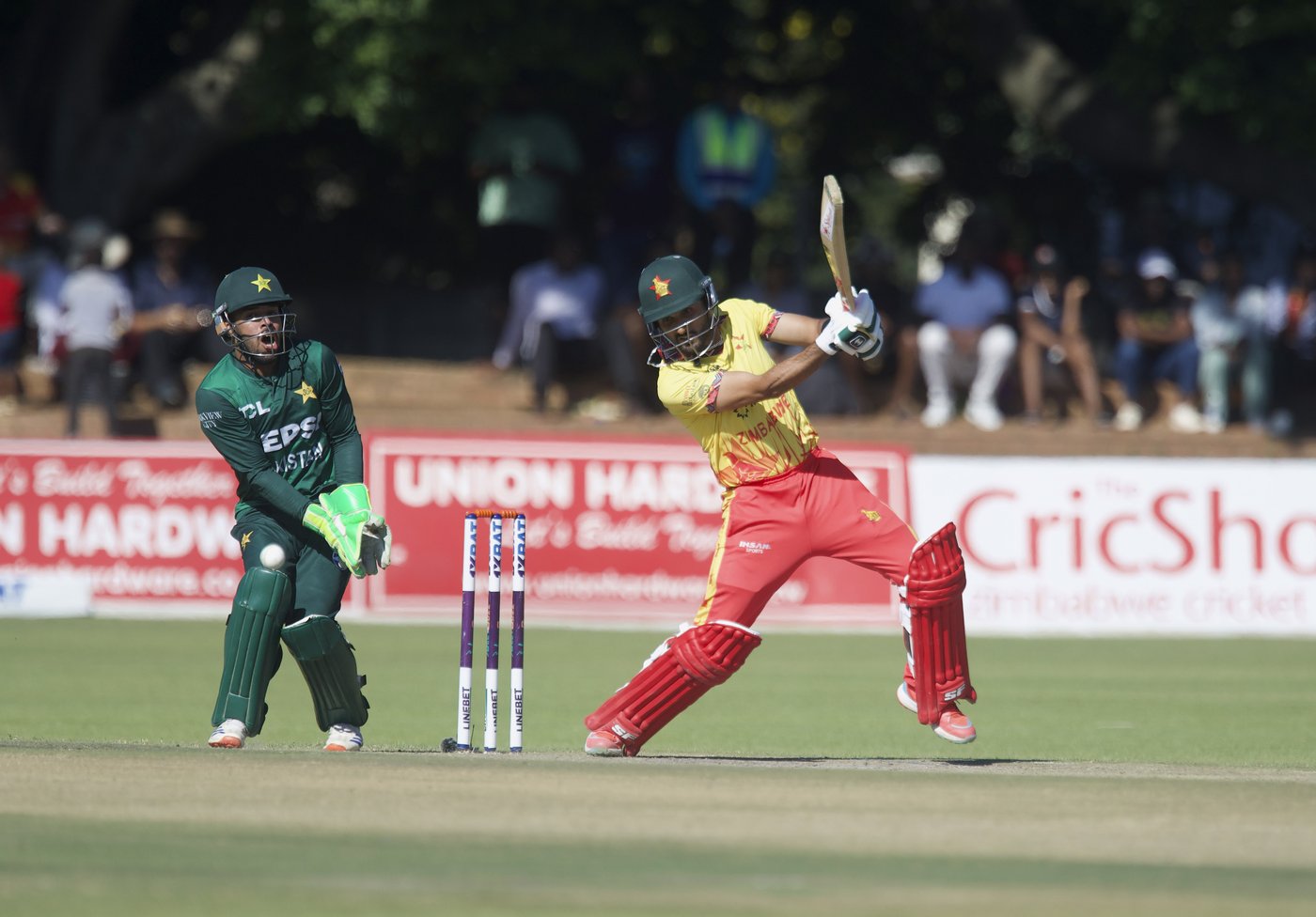 Spinners propel Pakistan to emphatic 57-run win over Zimbabwe in 1st T20 | iNFOnews.ca