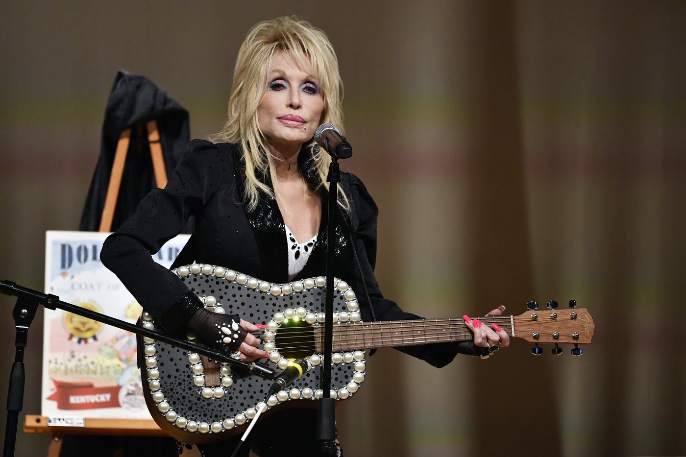 Dolly Parton sings her family's story on 'Smoky Mountain DNA.' She says it is her 'favorite album' | iNFOnews.ca Dolly Parton sings her family's story on 'Smoky Mountain DNA.' She says it is her 'favorite album' | iNFOnews.ca