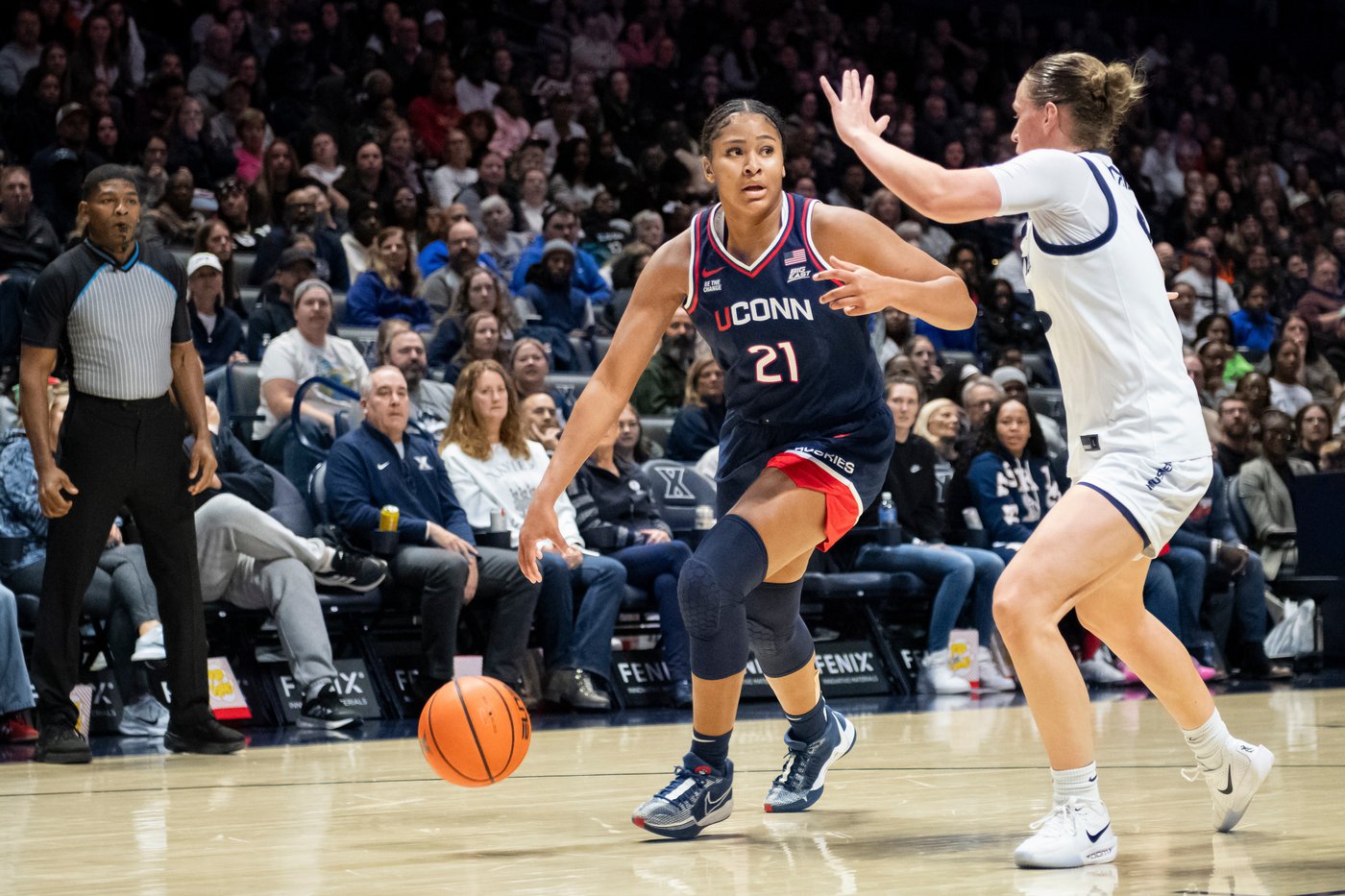 No. 1 UConn hits a barrage of 3's in blowout of Xavier, 104-39 | iNFOnews.ca