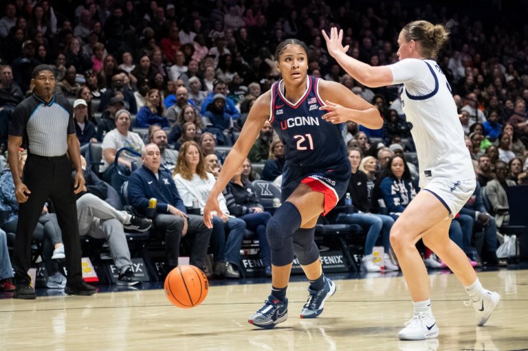 No. 1 UConn hits a barrage of 3's in blowout of Xavier, 104-39 | iNFOnews.ca