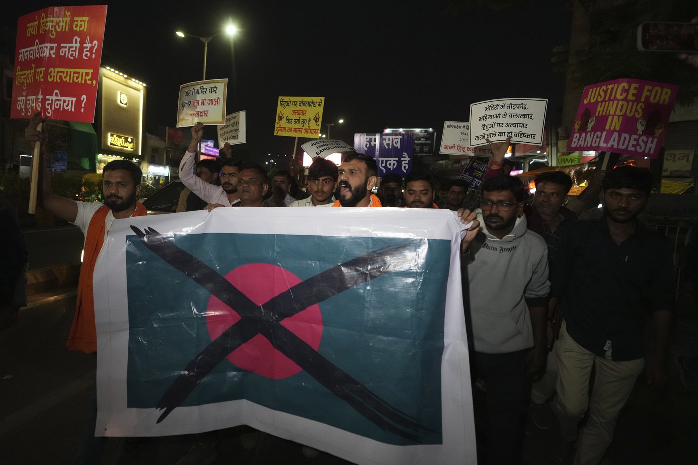 Supporters of Bangladesh Nationalist Party hold protest march as tensions continue with India | iNFOnews.ca Supporters of Bangladesh Nationalist Party hold protest march as tensions continue with India | iNFOnews.ca