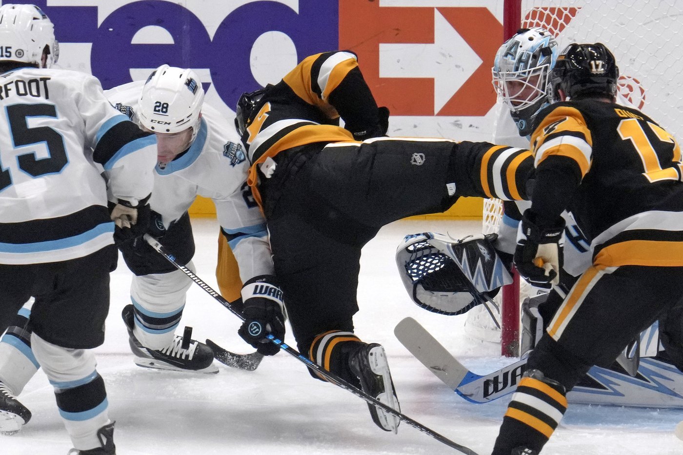 Sidney Crosby scores 600th career NHL goal, but Penguins fall to Utah 6-1 | iNFOnews.ca