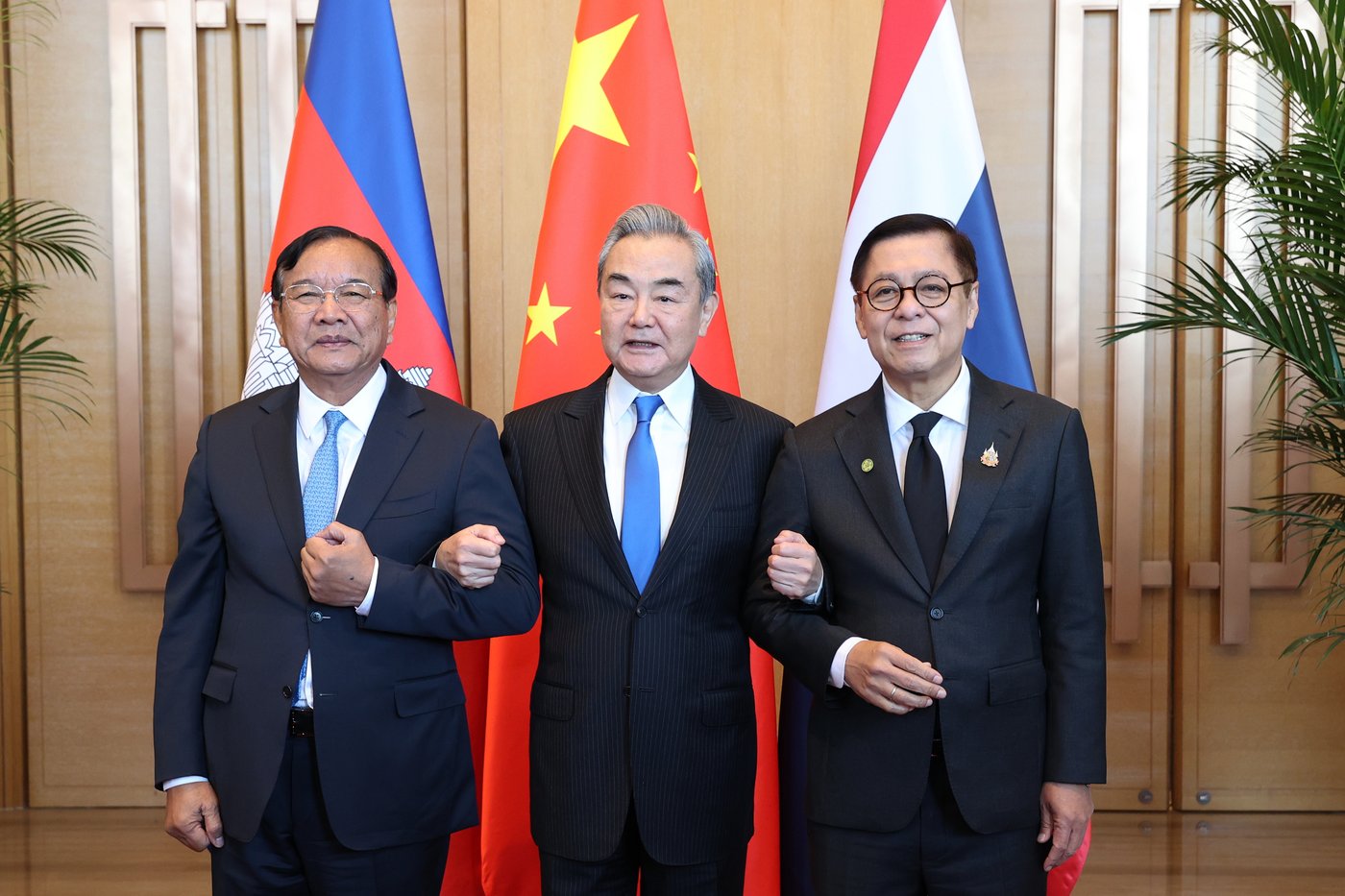 Top diplomats of China, Cambodia and Thailand meet as Beijing seeks a stronger role in dispute | iNFOnews.ca Top diplomats of China, Cambodia and Thailand meet as Beijing seeks a stronger role in dispute | iNFOnews.ca